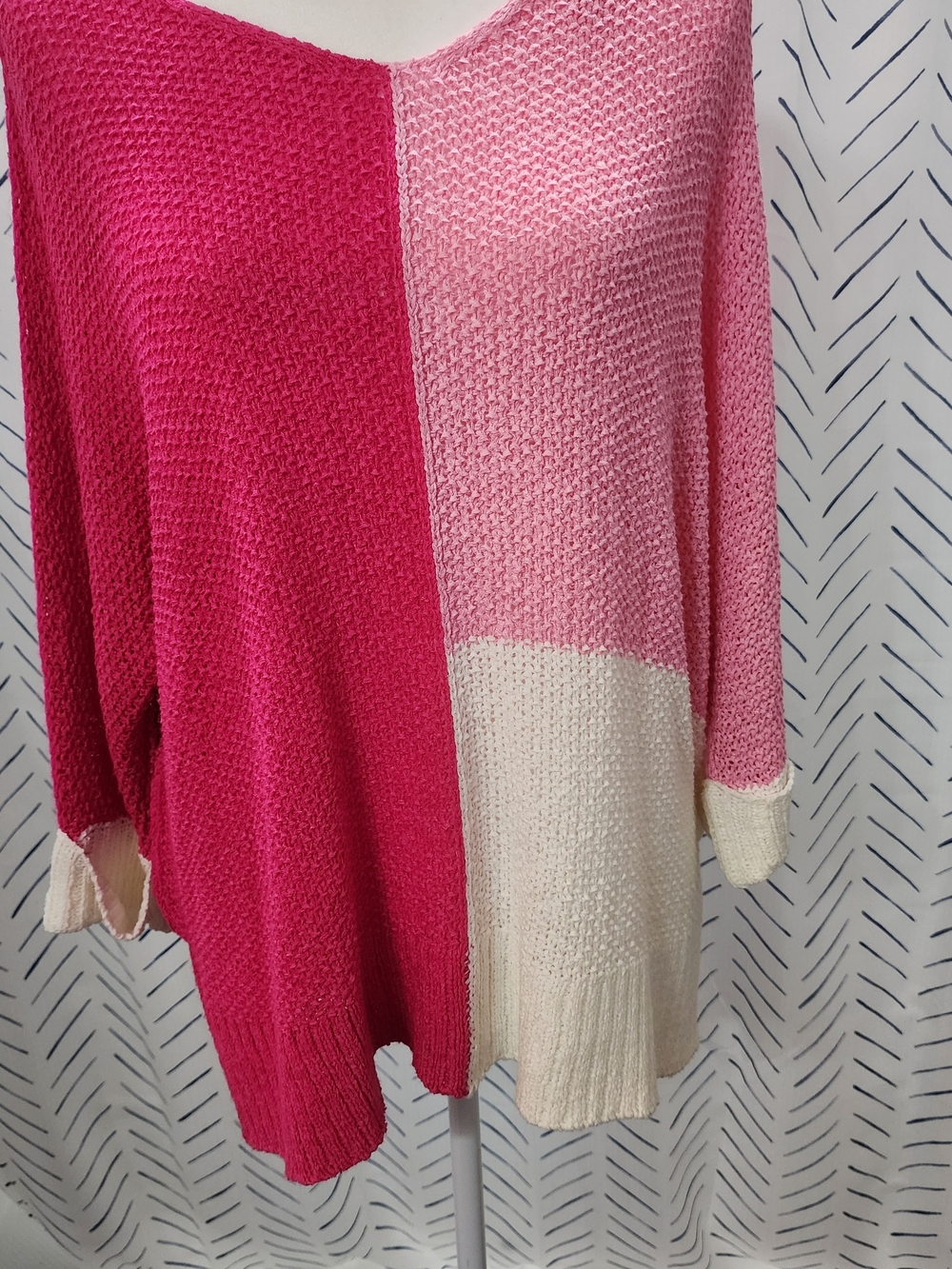 eesome Colorblock Off-Shoulder Sweater in Fuchsia, Light Pink & Cream